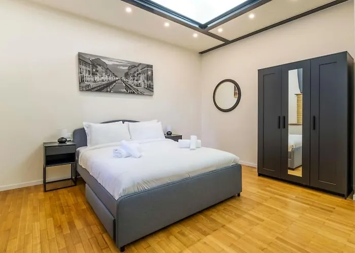 Comfortable 3 Bedrooms Few Steps From Duomo Apartment *