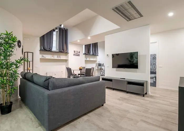 Comfortable 3 Bedrooms Few Steps From Duomo Apartment Milan