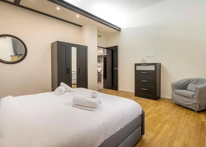 Apartment Comfortable 3 Bedrooms Few Steps From Duomo Milan