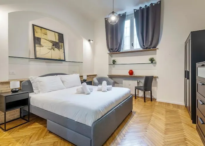 Comfortable 3 Bedrooms Few Steps From Duomo Apartment Milan