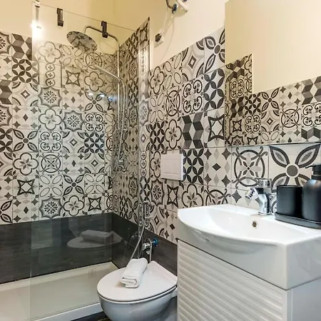 Comfortable 3 Bedrooms Few Steps From Duomo דירה *